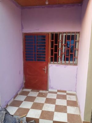 Vaste studio moderne 4 pièces nouvellement construit à nkolfoulou accès bitumé moto 200F - Image 1