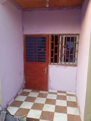 Vaste studio moderne 4 pièces nouvellement construit à nkolfoulou accès bitumé moto 200F - Image 2