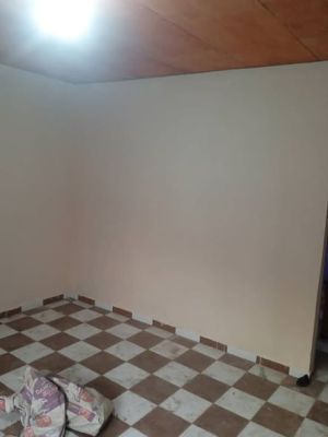 Vaste studio moderne 4 pièces nouvellement construit à nkolfoulou accès bitumé moto 200F - Image 4