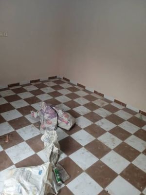 Vaste studio moderne 4 pièces nouvellement construit à nkolfoulou accès bitumé moto 200F - Image 5