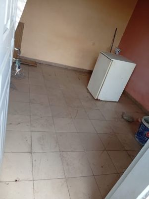 Grande chambre moderne à louer à Makepe missoke non loin de BOCOM - Image 3