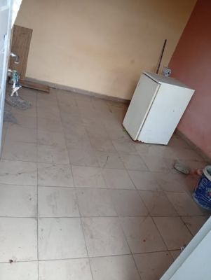 Grande chambre moderne à louer à Makepe missoke non loin de BOCOM - Image 5