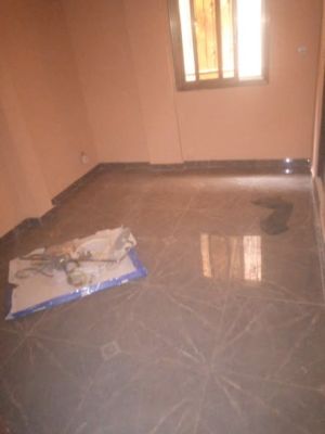 Nous vous proposons un appartement en pleins pieds ( rez-de-chaussée) à louer - Image 1