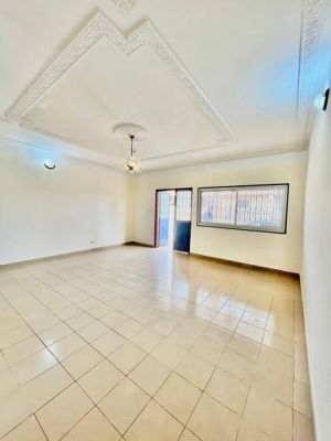 Appartement moderne à louer avec parking - Image 1