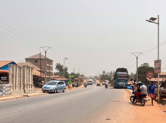 Villa neuve avec piscine en vente à Coyah – (quartier Doumbouyah) - Image 2