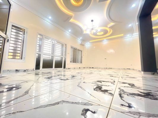 Villa neuve avec piscine en vente à Coyah – (quartier Doumbouyah) - Image 4