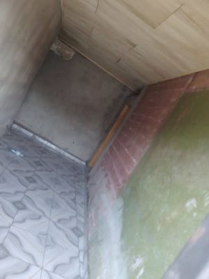 Grande boutique en bordure de route principale avec douche moderne idéal pour tout type d'activité 40mil 10mois d'ava... - Image 2