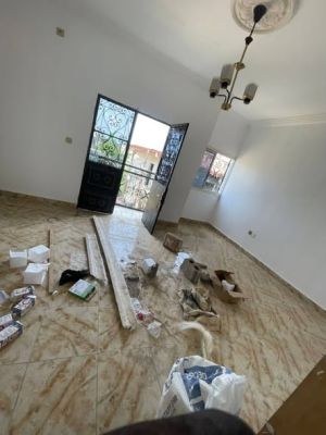 Studio moderne à louer à logbessou nouvellement à l'étage - Image 2