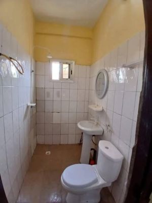 Studio à louer à Yataya centre au1er étage trés accessible. - Image 2