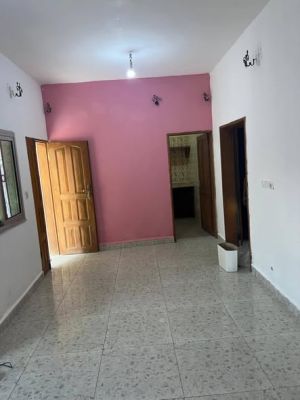 Grand et joli appartement haut standing a louer dans un immeuble derrière l'entrée lycée village - Image 1