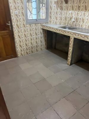 Grand et joli appartement haut standing a louer dans un immeuble derrière l'entrée lycée village - Image 3