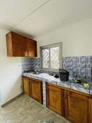 Studio Moderne Nouvellement Construit à louer à bepanda ( omnisport) prêt à l intégration max 150 m de la route - Image 3