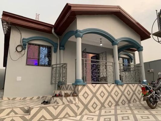 VILLA SPACIEUSE NOUVELLEMENT CONSTRUITE À VENDRE - Image 1