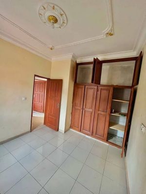 Studio moderne à louer à Biyem Assi TKC - Image 4