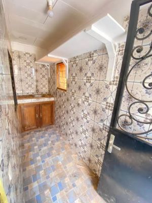 Studio moderne à louer à Nsam escale Obam, dans la barrière sécurisée non loin du goudron - Image 3