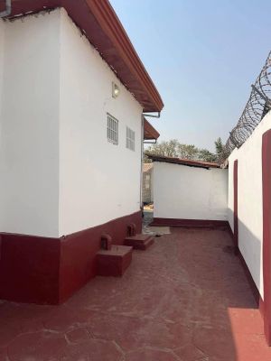 𝗩𝗶𝗹𝗹𝗮_𝗠𝗼𝗱𝗲𝗿𝗻𝗲  𝗮̀ 𝘃𝗲𝗻𝗱𝗿𝗲 𝗮̀ COYAH LEFOURÉ DAKHA - Image 2