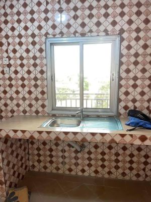 2 bels appartements à louer  dans le quartier de Kipé derrière la RTG SOLOPRIMO un accès impeccable au 2eme étage - Image 3