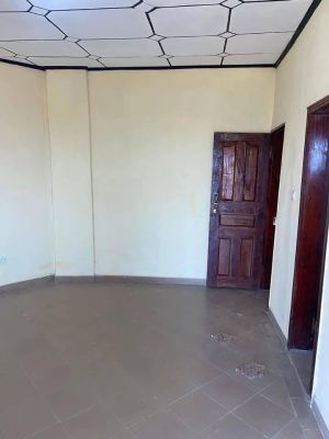 2 bels appartements à louer  dans le quartier de Kipé derrière la RTG SOLOPRIMO un accès impeccable au 2eme étage - Image 4