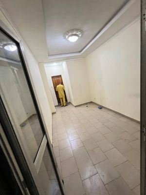 Nous vous proposons 1 #Appartement  à yattaya au 2eme étage 🇬🇳 dans une cour fermée accès hyper facile - Image 1