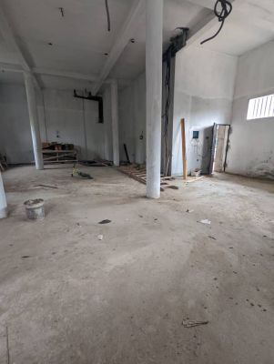 Entrepôt à louer  à Logbessou - Image 1