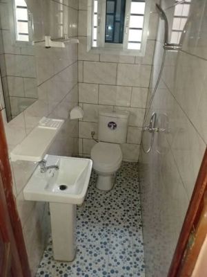 OPPORTUNITÉ À SAISIR – APPARTEMENT MODERNE À LOUER À DOUALA  pk13 entrée face supermarchés spar - Image 5