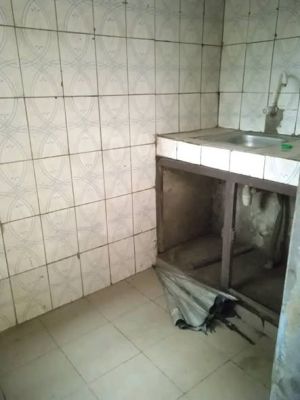 Très jolie studio moderne cadre très sécurisé avec forage et conteur prépayée disponible - Image 2