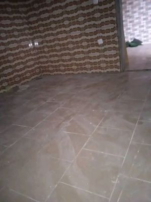 Très jolie studio moderne cadre très sécurisé avec forage et conteur prépayée disponible - Image 3