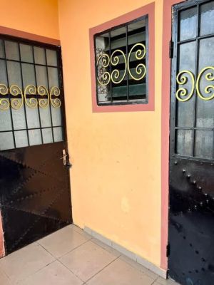 Studio moderne à louer eneo prepayé et forage disponibles