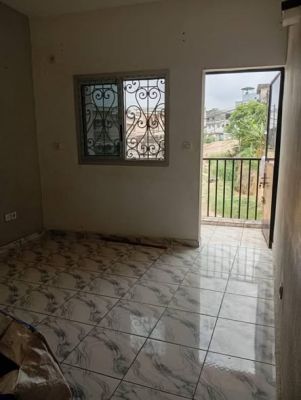 STUDIO MODERNE À VILLAGE  à l'étage :60.000f - Image 2