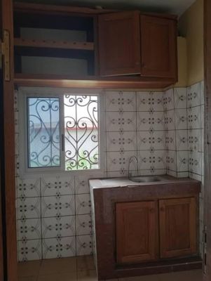 STUDIO MODERNE À VILLAGE  à l'étage :60.000f - Image 3