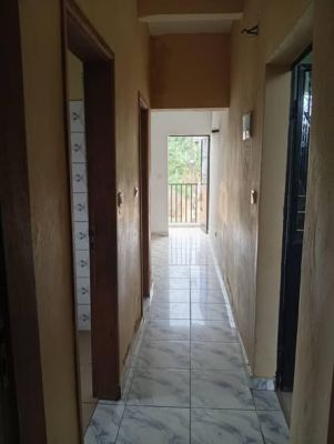 STUDIO MODERNE À VILLAGE  à l'étage :60.000f - Image 4