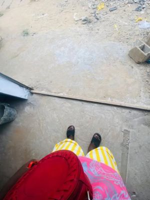 Boutique à louer située au 8e à Dakar en bordure de goudron - Image 1