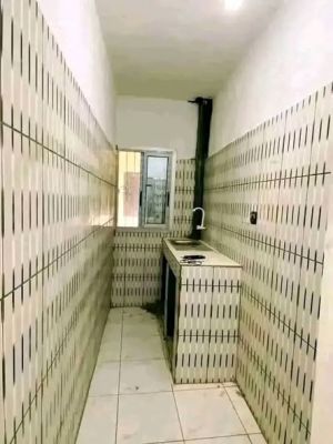 Studio moderne 60mille a l'ètage dans Bonaberi Rail avec Parking 100frs du goudron. - Image 2