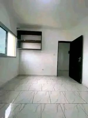 Studio moderne 60mille a l'ètage dans Bonaberi Rail avec Parking 100frs du goudron. - Image 3