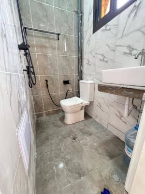 Appartement logbessou 2chs 2dchs nouvellement construit - Image 5