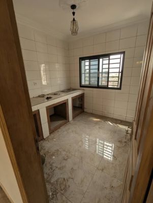 APPARTEMENT Immeuble avec barrière , parking , forage , gardien - Image 5