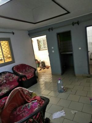 Grand studio moderne à l'étage disponible ici à Logpom Proche de la route - Image 1