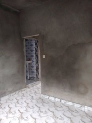 Studio moderne nouvellement construire en finition bordure de route