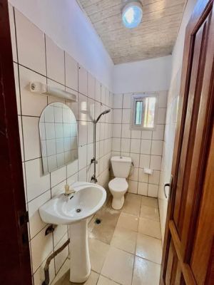 STUDIO MODERNE A BIYEM ASSI SÉCURISÉ DANS LA BARRIÈRE AVEC FORAGE - Image 5