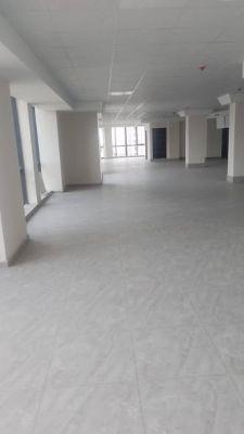 Open-spaces haut standing avec toilettes, ascenseur, groupe électrogène situé en plein coeur du quartier administrati... - Image 2