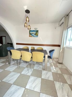 Vaste Villa meublée haut standing Kribi à zéro pas de la plage - Image 4