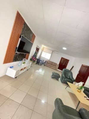 Vaste Villa meublée haut standing Kribi à zéro pas de la plage - Image 5