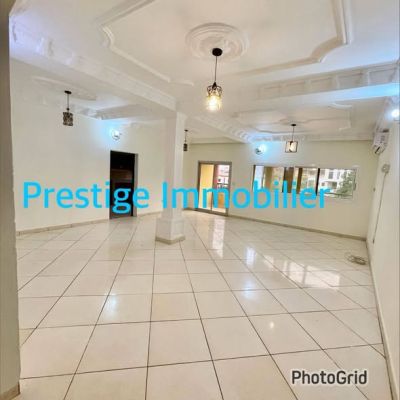 Appartement haut standing à louer à bastos - Image 1