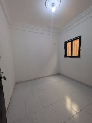 Appartement  nouvellement construit chambres staffées avec placard - Image 4