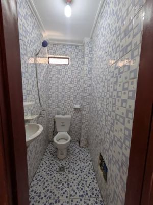 Appartement  nouvellement construit chambres staffées avec placard - Image 5