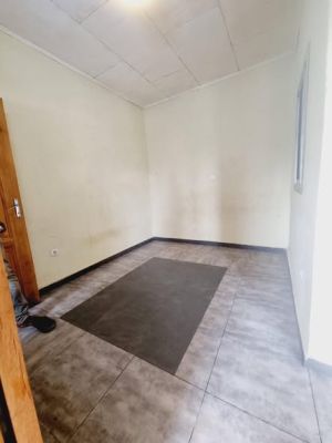 Chambre moderne avec cuisine, Logpom Bangos - Image 2