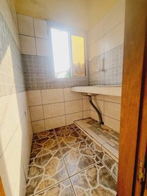 Chambre moderne avec cuisine, Logpom Bangos - Image 3