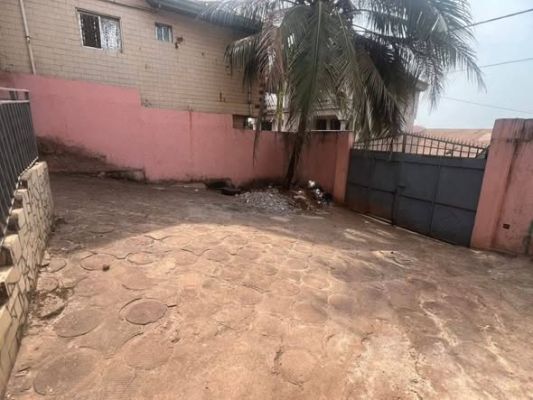 APPARTEMENT a Louer dans le Quartier Résidentiel de #LAMBANYI CANADIENNE  dans Une cour fermée - Image 5