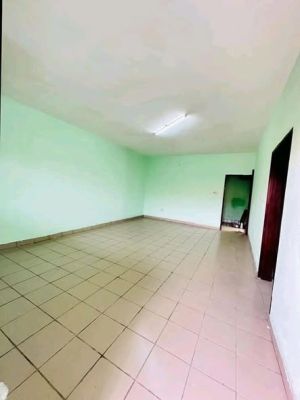 Vaste appartement moderne a mendong gendarmerie. - Image 1