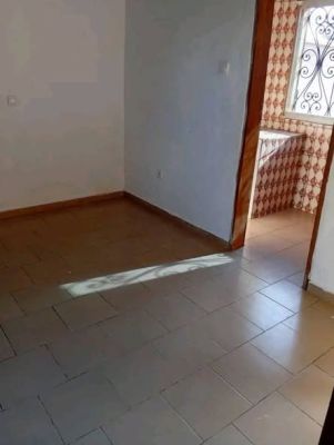 Chambre moderne avec cuisine et parking véhicule A louer - Image 3